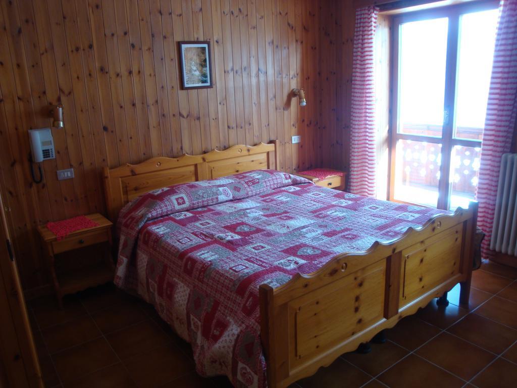 Hotel Alpe Fleurie Чамполук Екстериор снимка