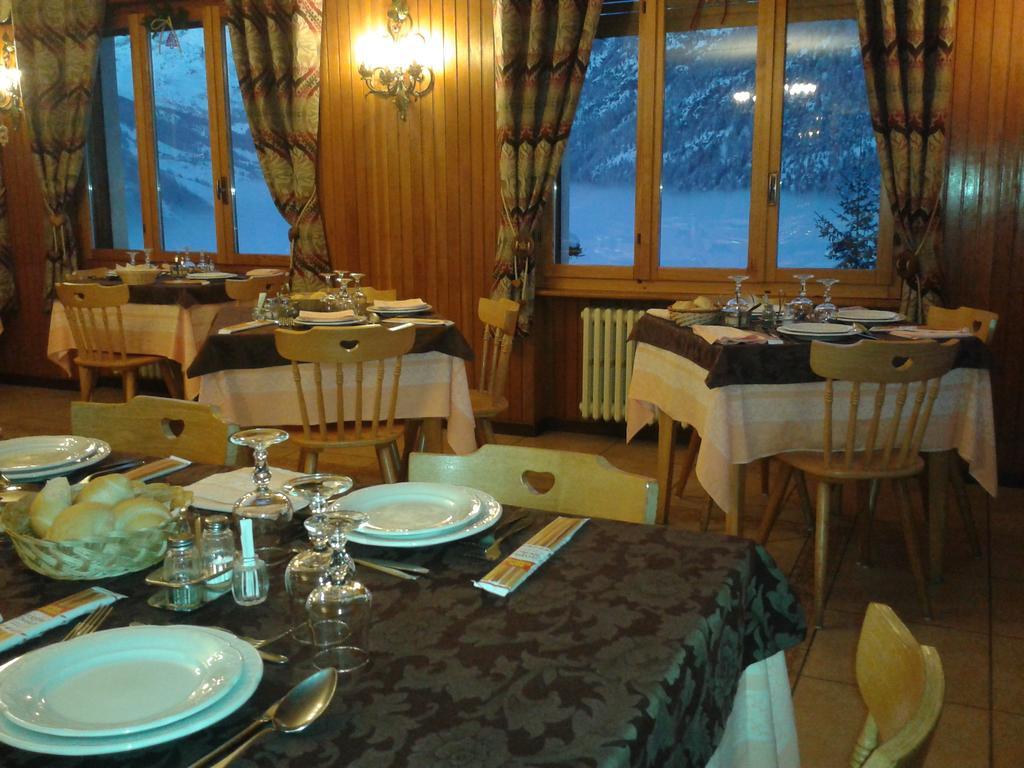 Hotel Alpe Fleurie Чамполук Екстериор снимка