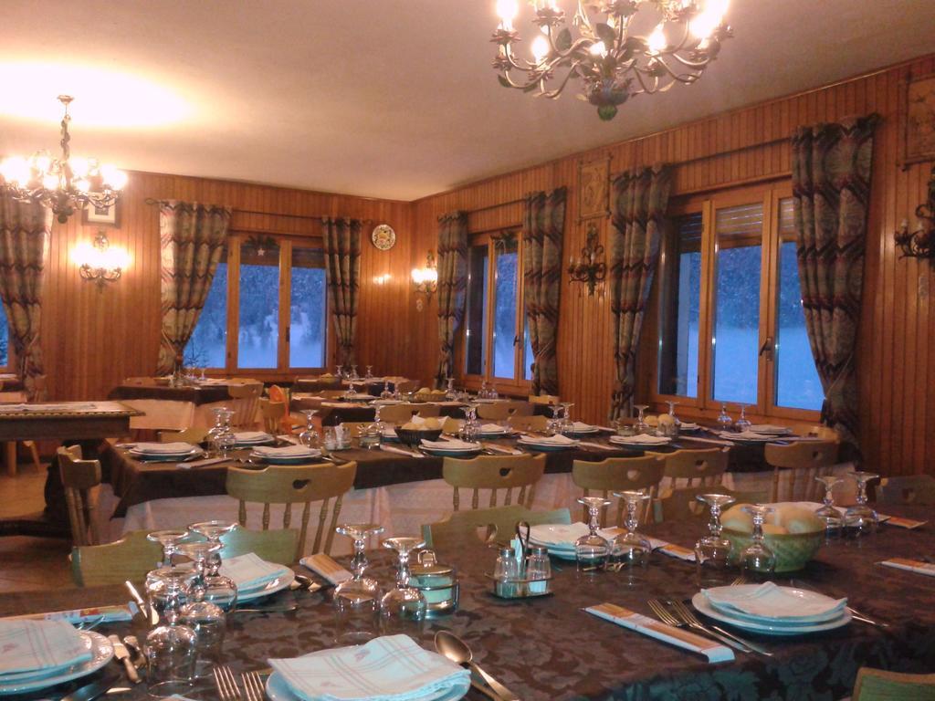Hotel Alpe Fleurie Чамполук Екстериор снимка